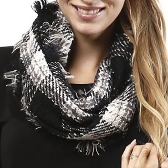 2/$30 Ladies Black Fringe Black Plaid Scarf - Picture 1 of 3